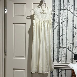 VINTAGE JCPENNEY NIGHTGOWN-SIZE S